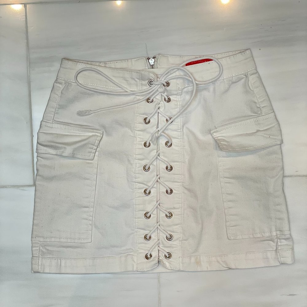 Akira White Skirt (bodycon)